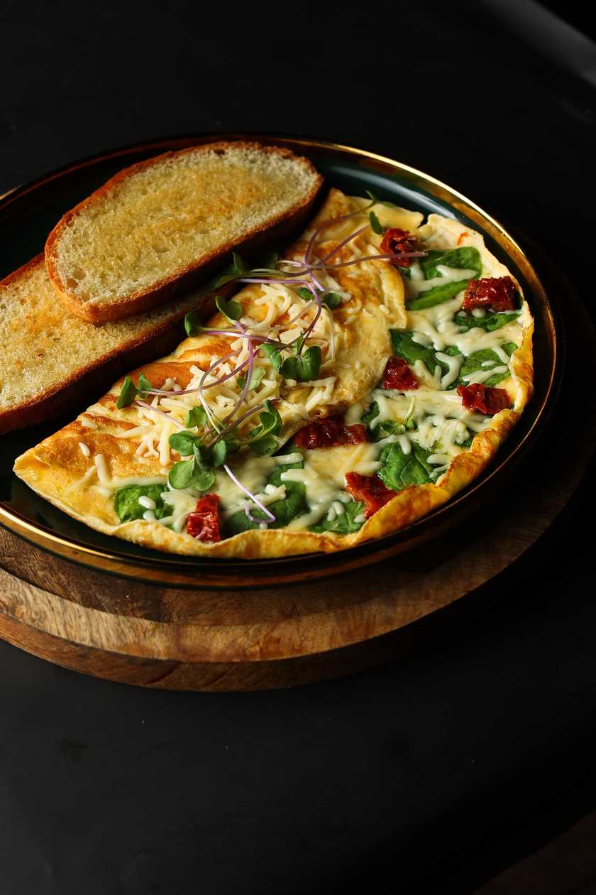 Omelette with mozzarella and tomatoes