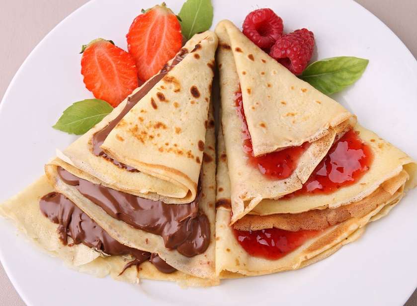 Crepes with hot fruits