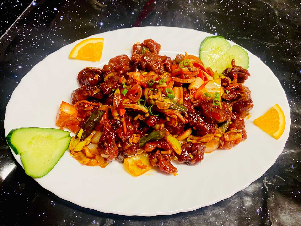 19.CRISPY BEEF WITH CHILLI AND ONION *
