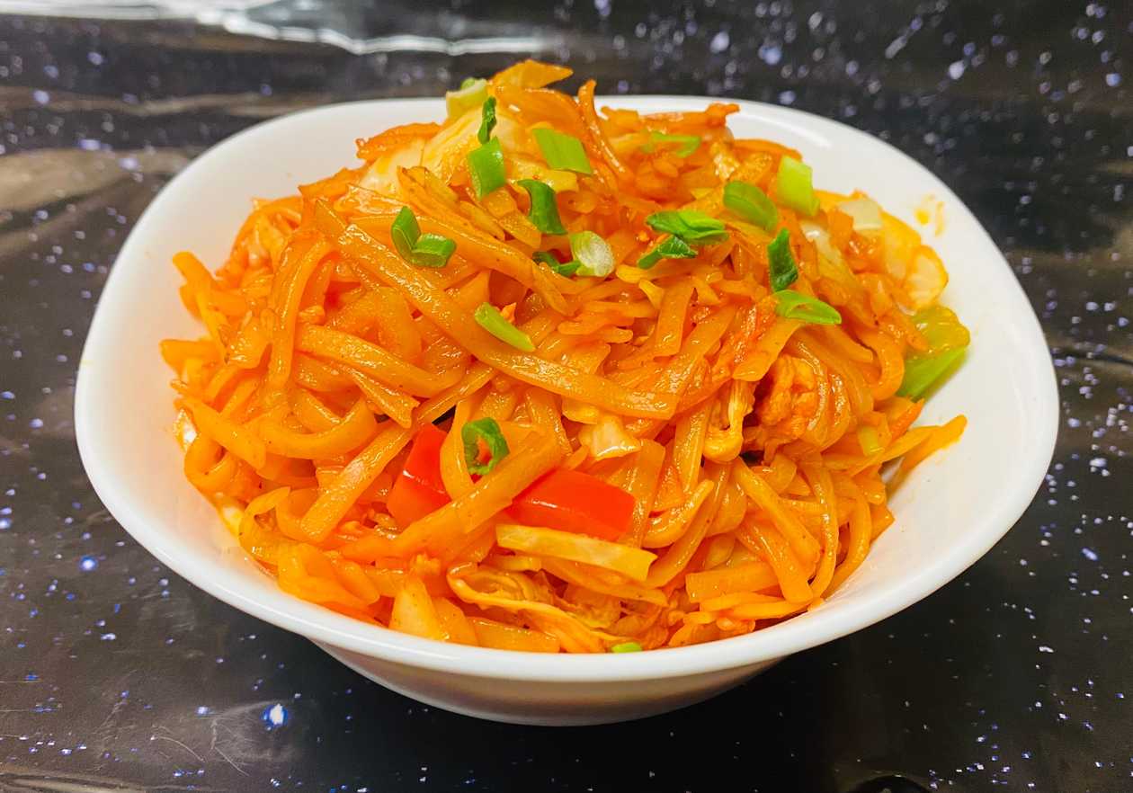 108. Chicken Chilli Garlic Rice Noodles **