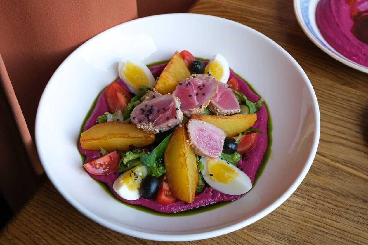 Салат з тунцем