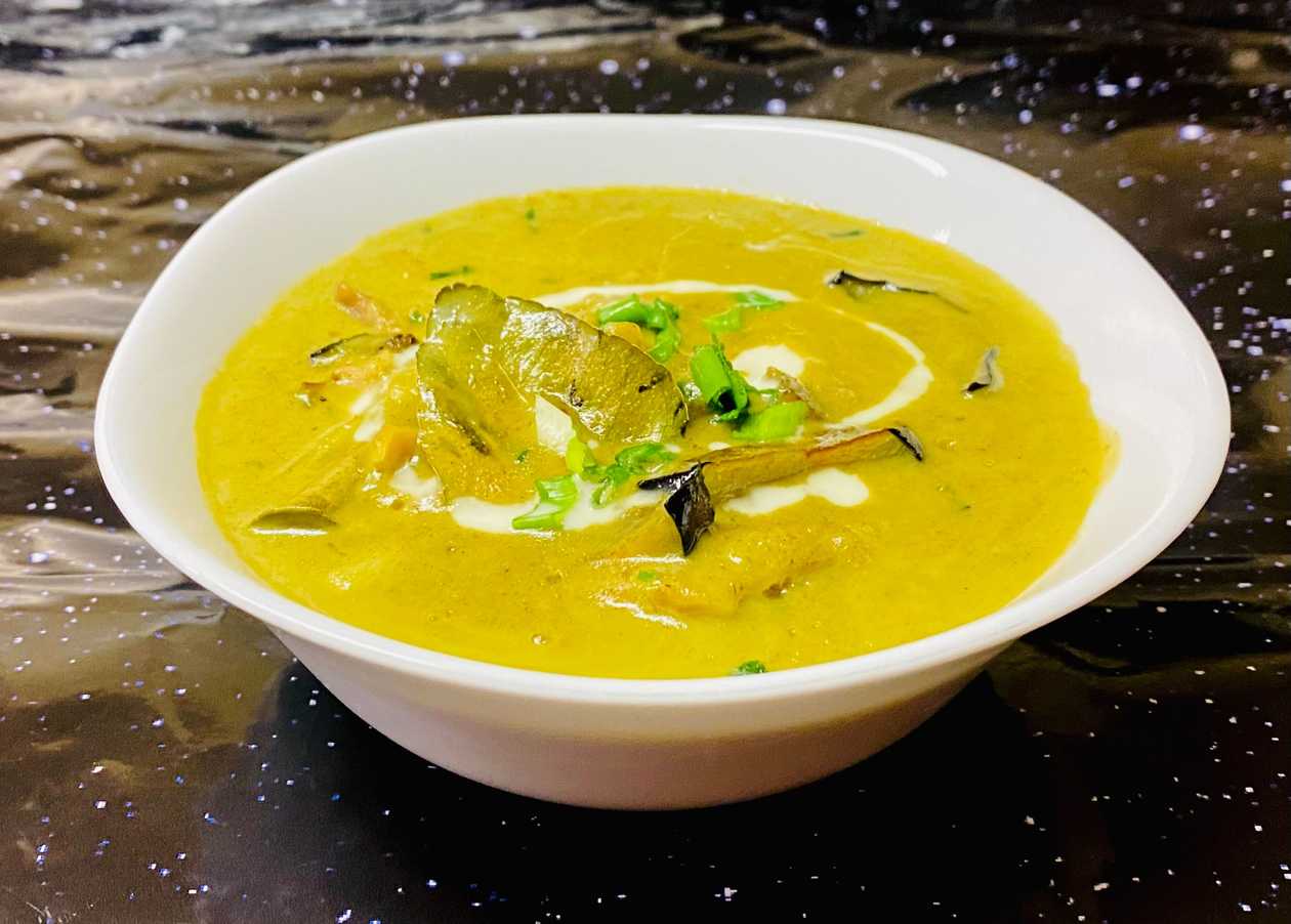 77.BEEF IN THAI GREEN CURRY **