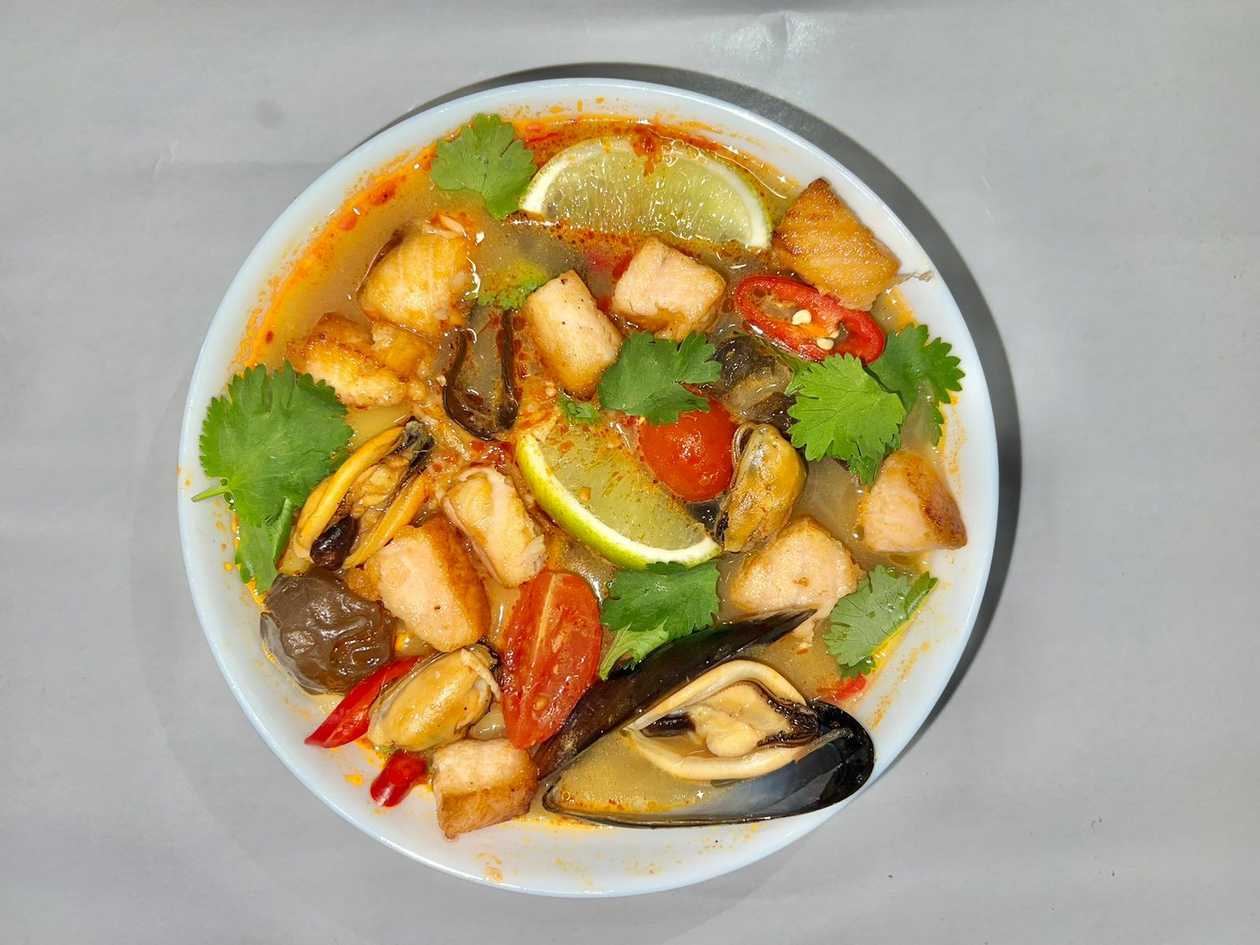 Том Ям з лососем