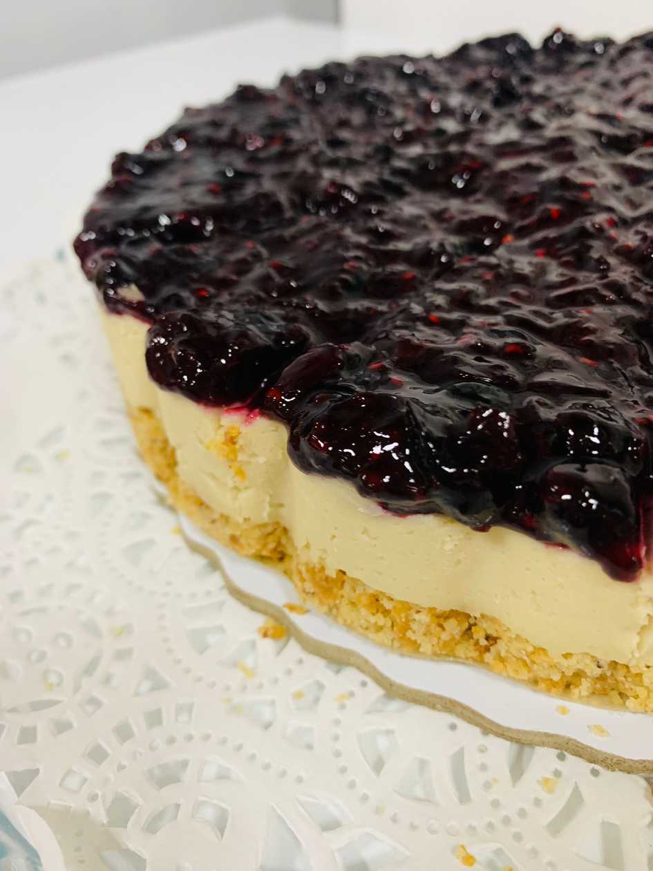 Sugar-Free, Vegan and Gluten-Free Red Berry Cheesecake (Slice)