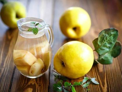 Quince tea with cinnamon