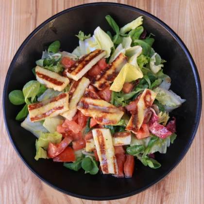 Grilled halloumi salad