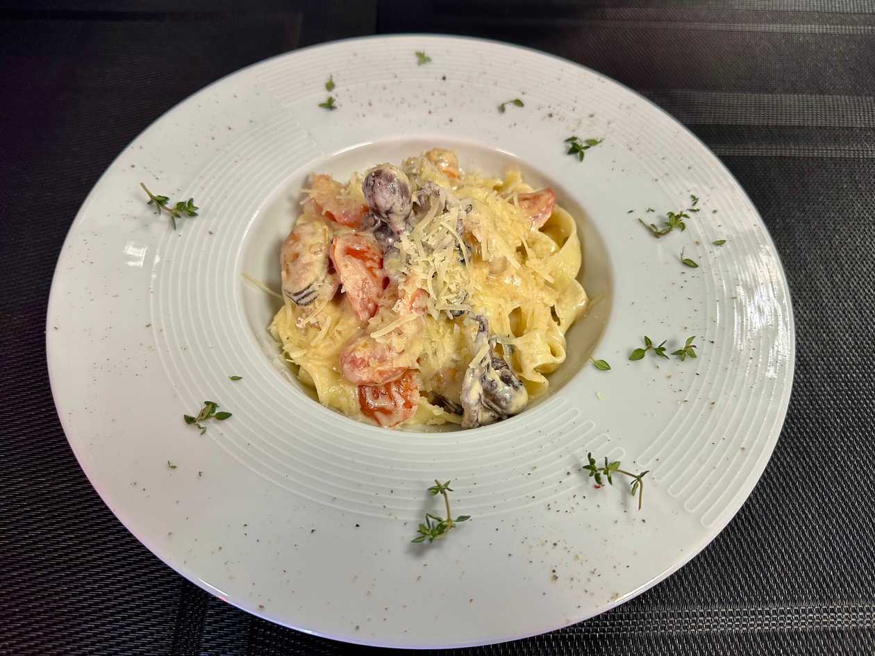 Spaghetti with seafood