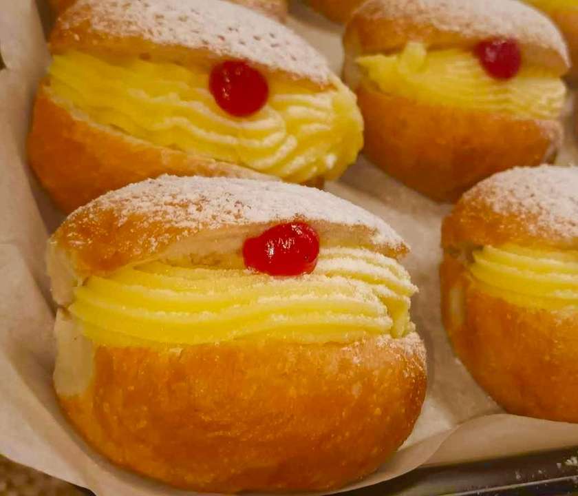 Custard Doughnuts