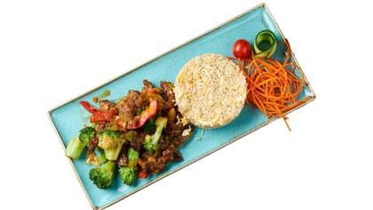 Asian style pieces of beef fillet with broccoli
