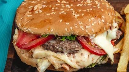 Burger Toyuq Əti ilə