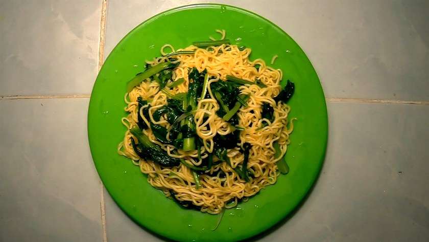 Stir-fried Instant Noodles with Greens