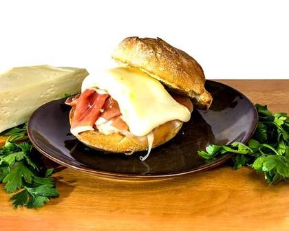 Sande Presunto com Queijo da Serra