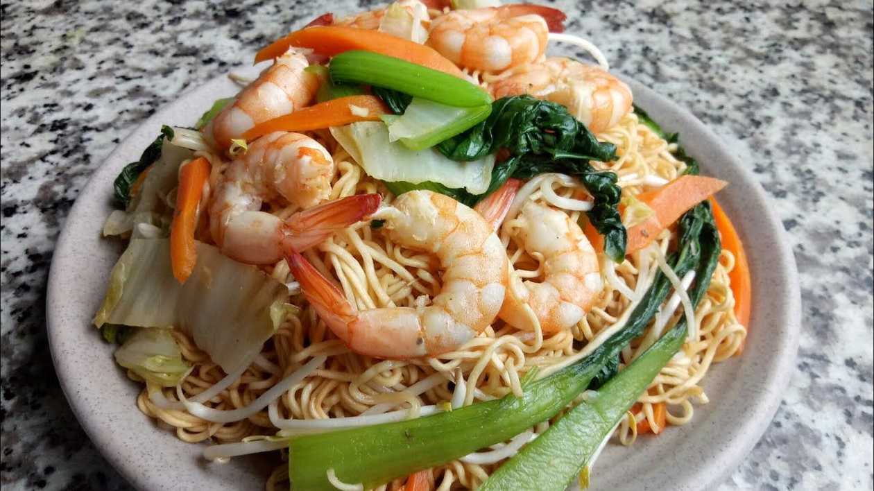 Stir-fried Instant Noodles with Shrimp