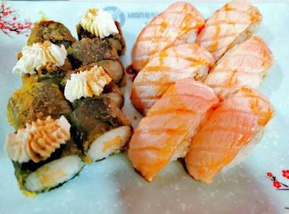 8 Maki Salmão Frito (6 pcs.) e Nigiri Salmão Tostado