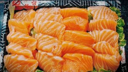 32 Sashimi Salmão (24p)