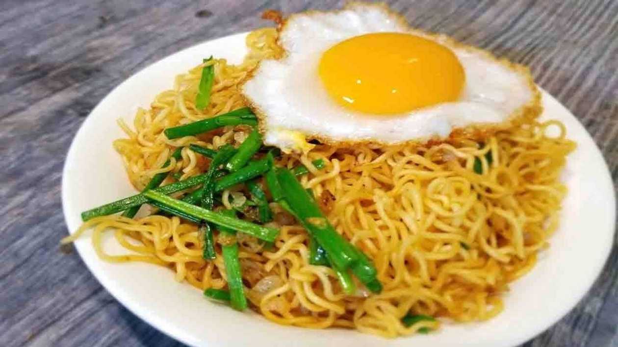 Egg Fried Instant Noodles