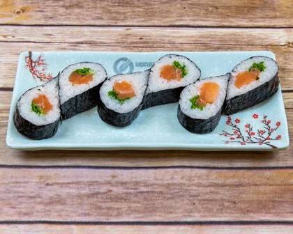 11 Futomaki com Salmão e Coentros