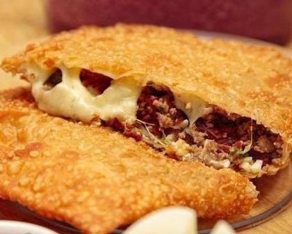 Pastel de Carne com Queijo
