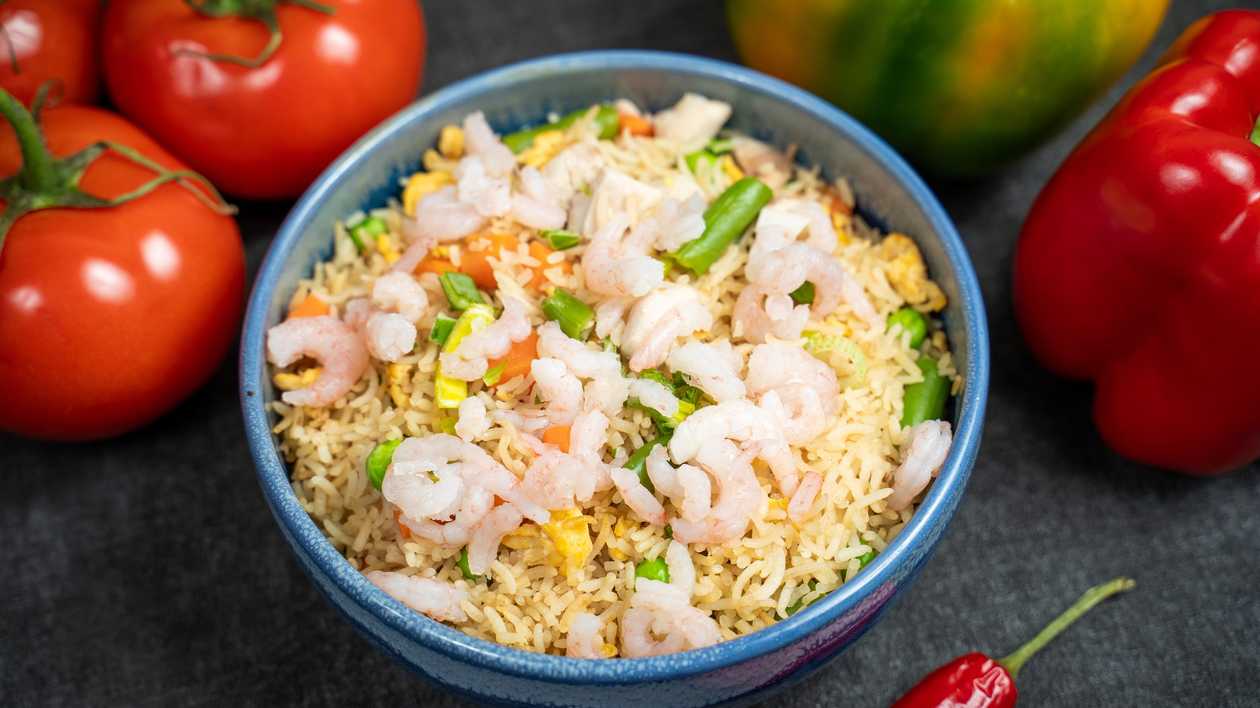 644. Жареный рис со смешанным мясом