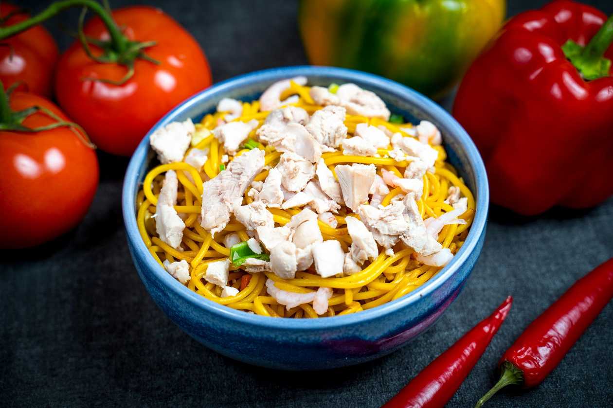 652. Смешанное мясо чоу мейн