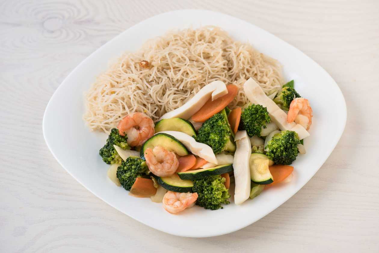 Wok fried vermicelli noodles with sea food