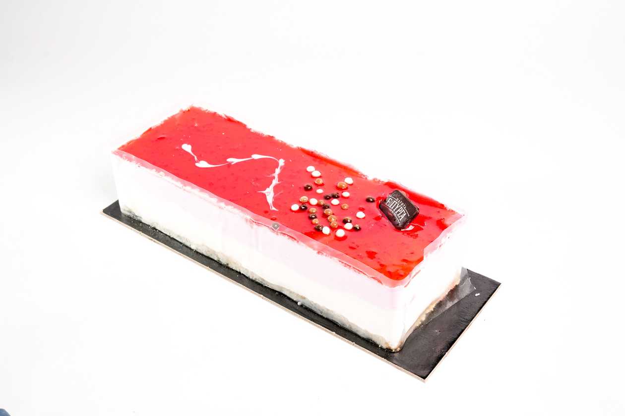 Strawberry Log Cake