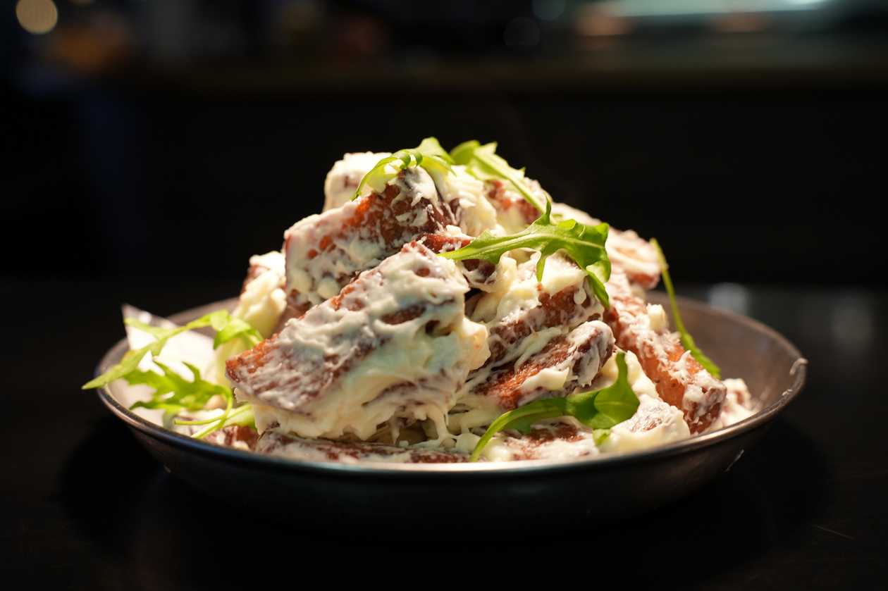 Fried bread with garlic cheese