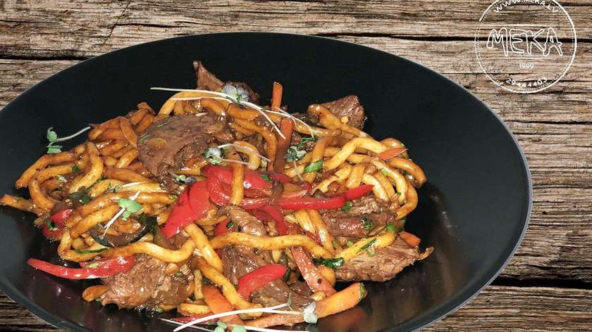 Spicy beef fillet with vegetables and Japanese egg noodles