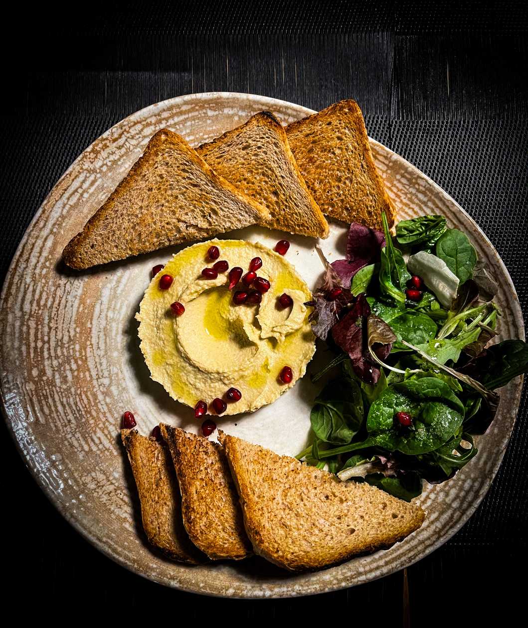 Humus cu rodie
