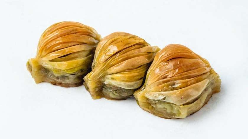 3 pieces of Mussels with Pistachio