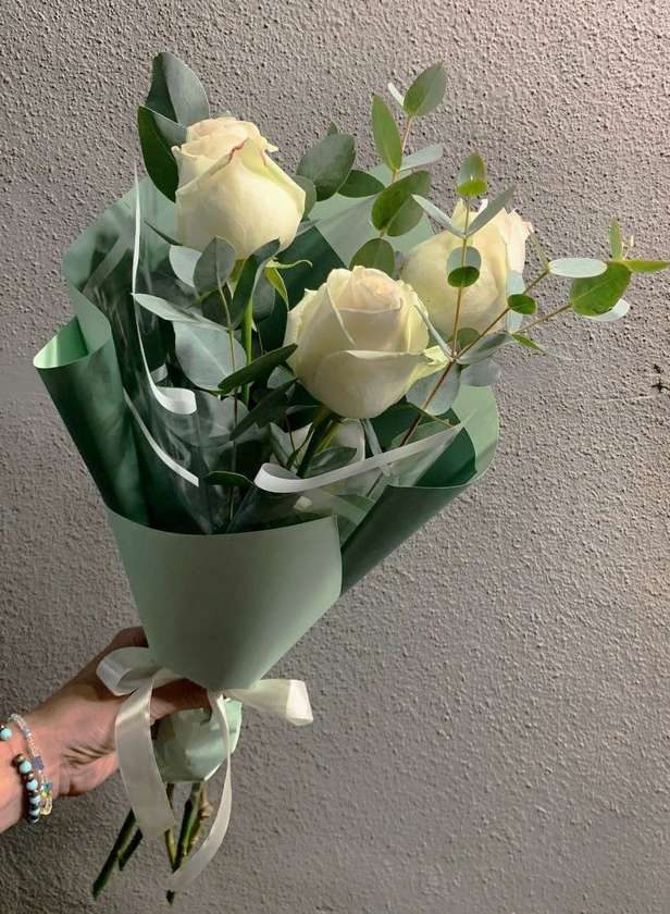 3 White Roses R2