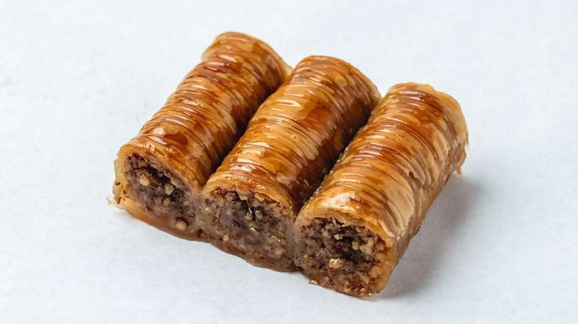Stuffed Grape Leaves with Walnuts (3 pieces)