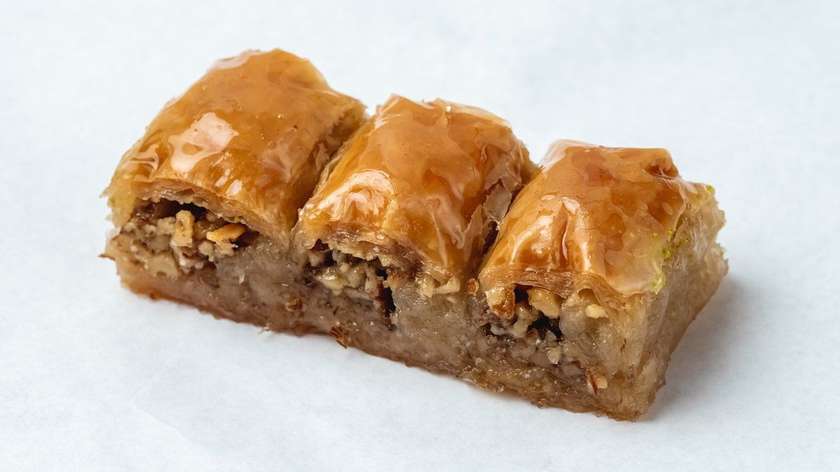 Stuffed Grape Leaves with Walnuts (3 pieces)
