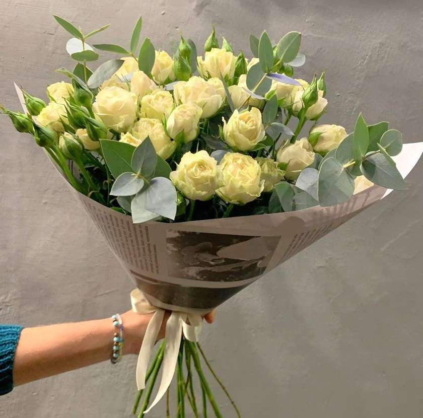 White Spray Roses S R13