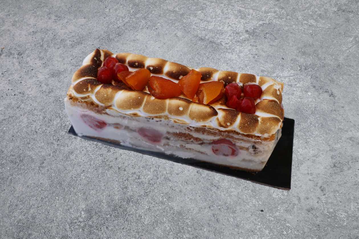 Fruit Log Log Cake