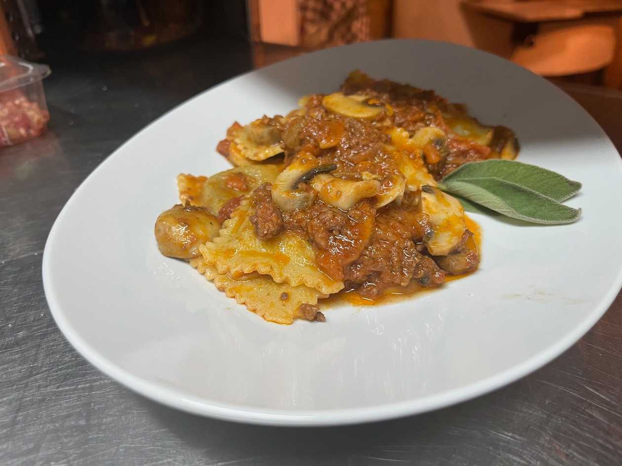 Ravioli with Bolognese Meat and Mushrooms