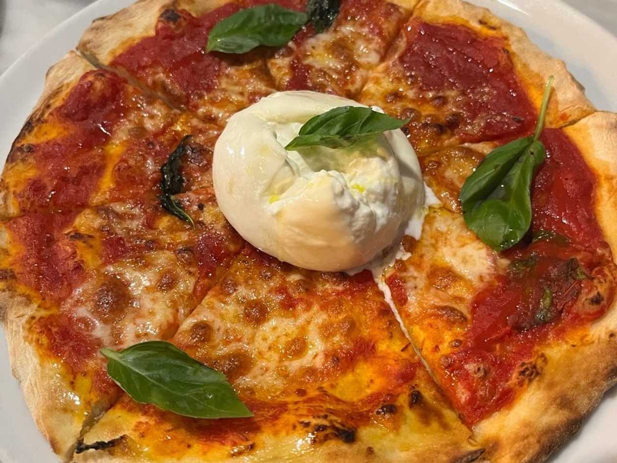 Gourmet Margherita Pizza