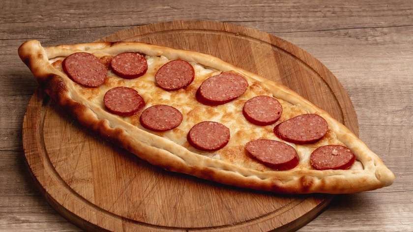 Sucuklu Pide