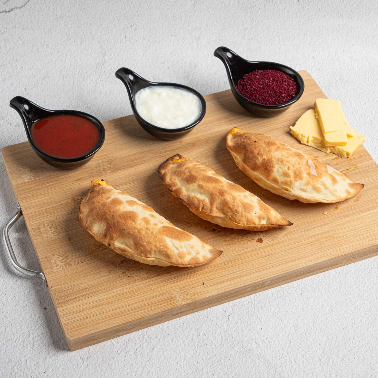Qutab with Dutch cheese