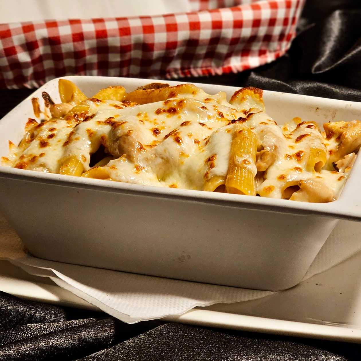 Penne con pollo al forno