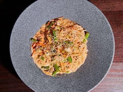 Скляна локшина з вершковими морепродуктами