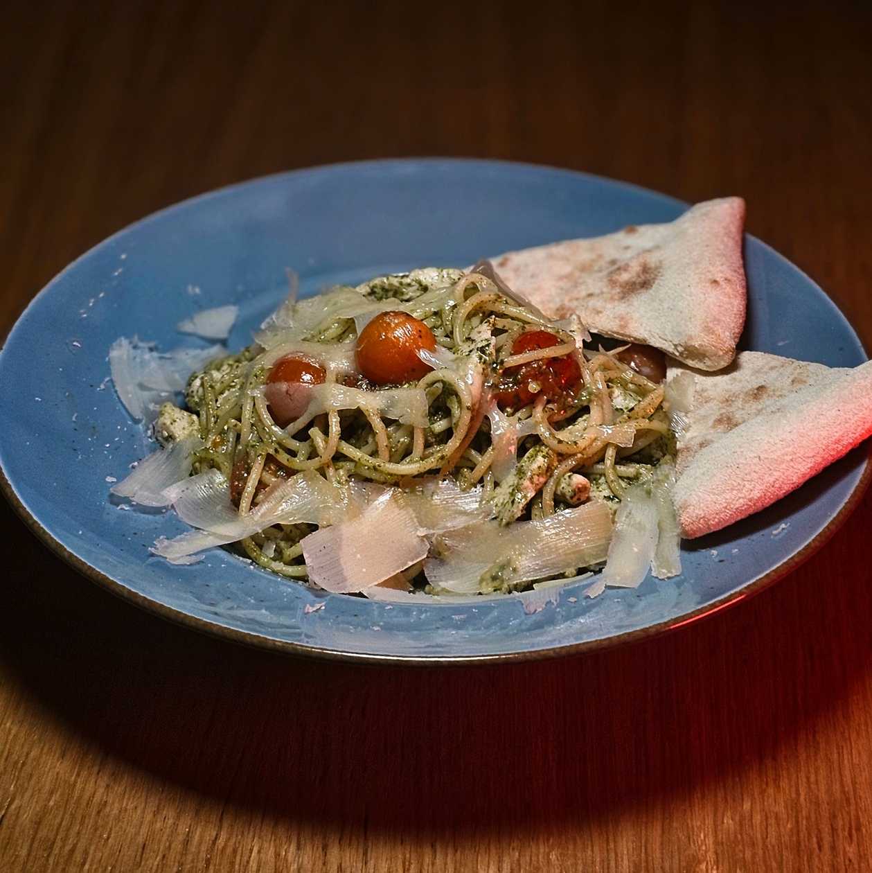 Spaghetti pesto e pollo