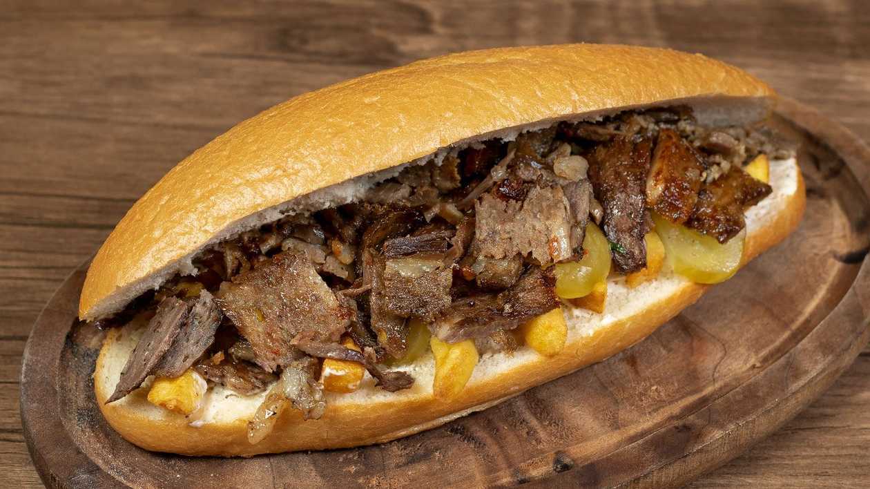 Şaurma çörəkdə (ət)