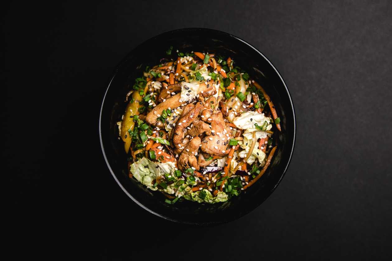 Wok noodles with chicken