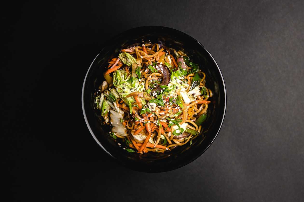 Wok noodles with vegetables