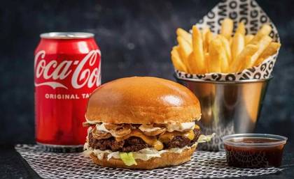 your beef burger+batata+(drink)