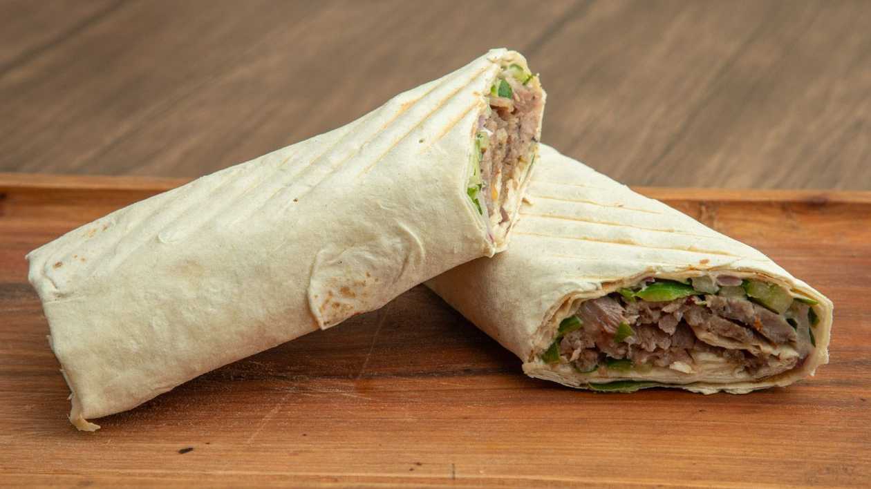 Ət dönəri lavaşda