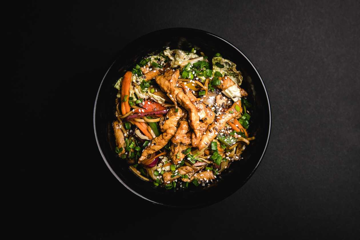 Wok noodles with pork