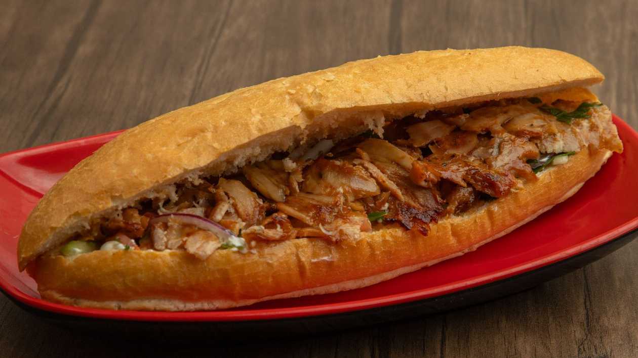 Toyuq dönəri çörəkdə