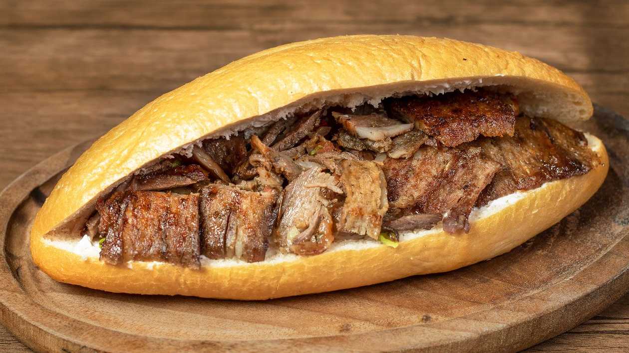 Ət dönəri çörəkdə